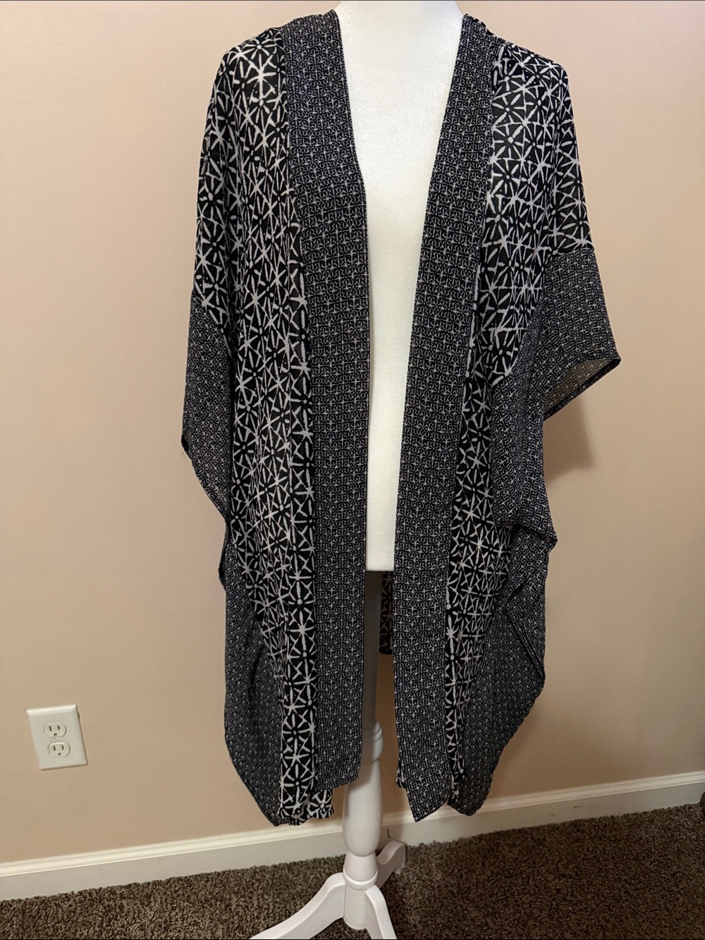 Black & White Patterned Women's Swim Coverup